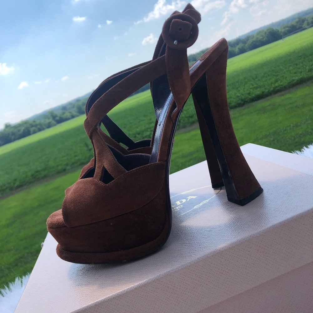 🌻PRADA SUEDE SANDALS 🌻